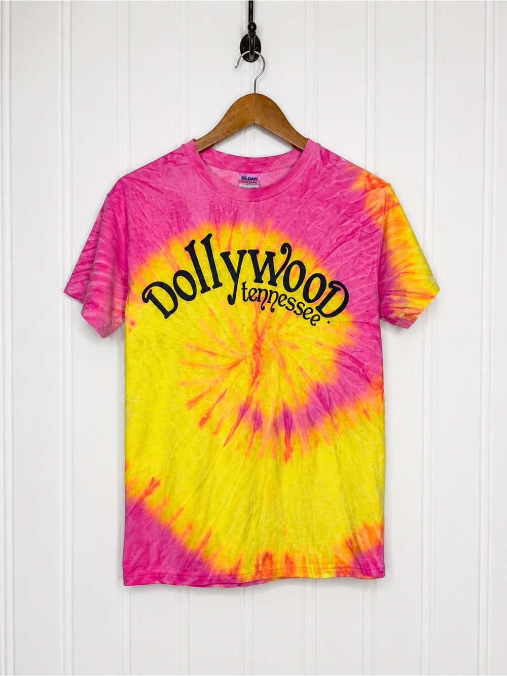 Dollywood Tennessee Tie Dye T Shirt Small Pink Yellow Graphic Tee Y2K Theme Park